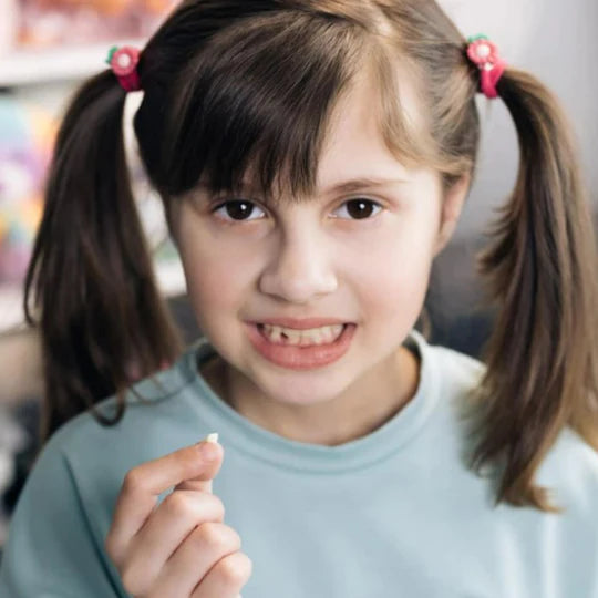 Коли починають випадати зуби у дітей та що з цим робити